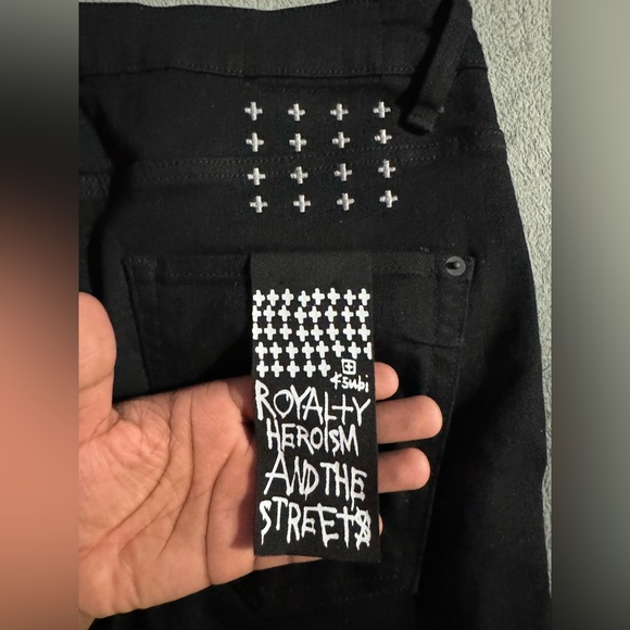 Never worn 🔥,Thick material 🥋,Slim fit so lower sizes can fit✅ - Picture 2 of 7